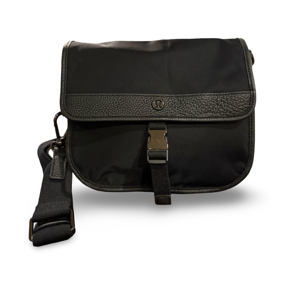 Lululemon Now & Always Crossbody Bag 5L Black Nylon Leather Trim